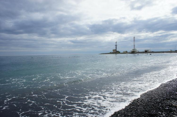 
В Анапе туристов-пляжников предупреждают об опасном усилении морского ветра
