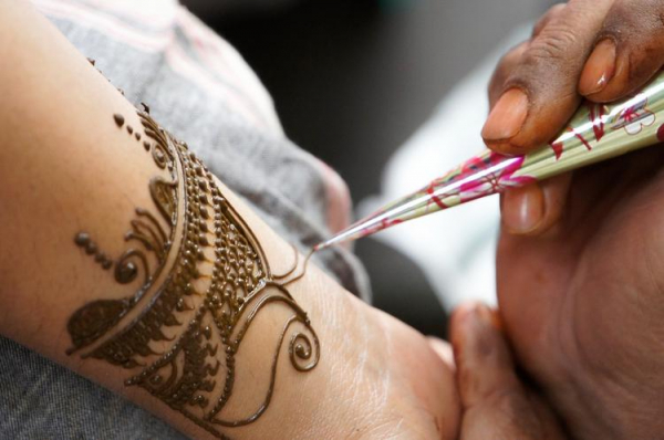 
На Бали участились случаи химических ожогов после татуировок хной
