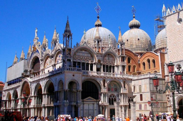 
«Мы еще сможем его спасти!» Собор Святого Марка в Венеции обнесут стеклянной стеной

