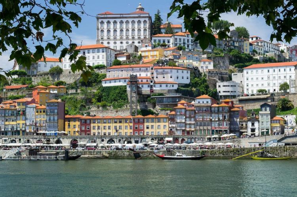 
Отказ Португалии от «Золотых виз» привел к потере 800 миллионов евро
