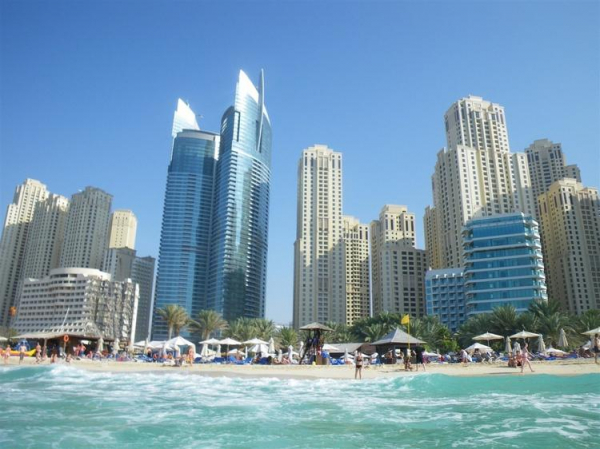 
Страны Персидского залива конкурируют за туристов. ОАЭ вводят многократные 5-летние визы
