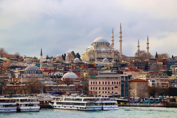 
Турция ввела жесткую изоляцию для жителей страны, но туристов это не касается
