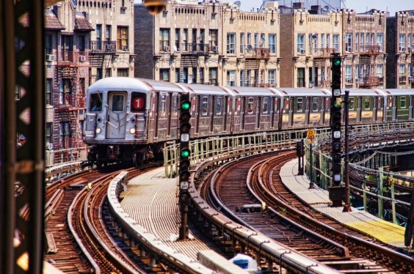 
Нормальная мобильная связь в метро Нью-Йорка заработает только через 10 лет
