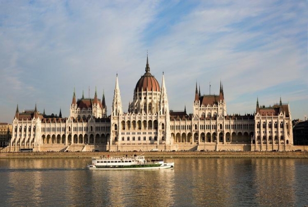 
Венгрия продолжит выдавать визы россиянам несмотря на санкции ЕС
