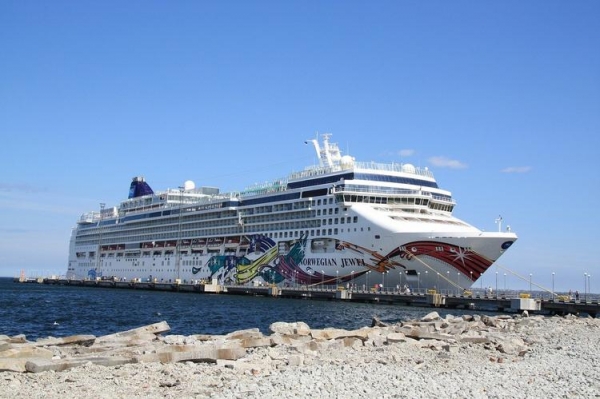 
Norwegian Cruise Line и Royal Caribbean заставят пассажиров носить маски во всех помещениях на борту
