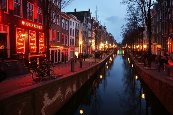
В Амстердаме достраивают новый Квартал Красных Фонарей за пределами центра города
