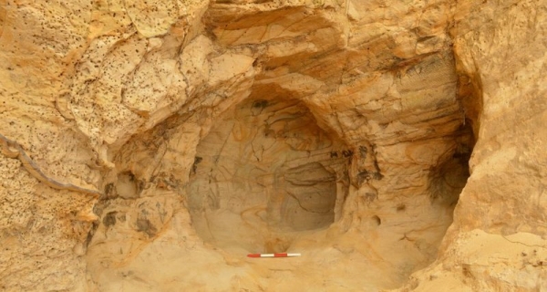 Железнодорожники нашли необычную пещеру 14 века