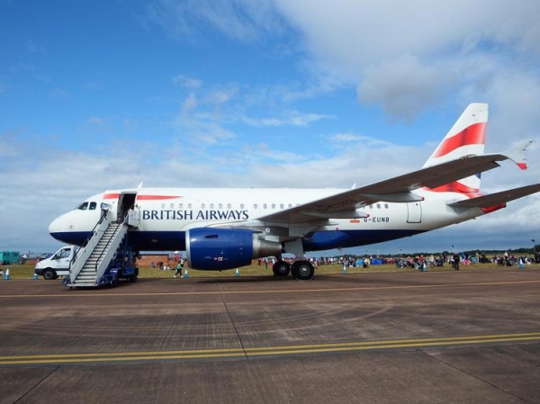 
Аэропортовый персонал British Airways собирается бастовать в разгар летних отпусков
