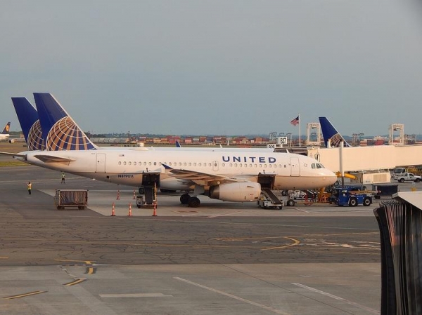 
Авиакомпания United Airlines поменяла правила возврата билетов эконом-класса
