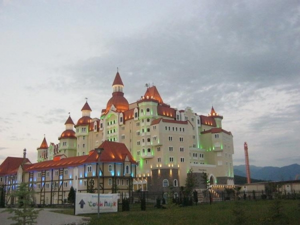 
Откроются ли отели Крыма и Сочи хотя бы к июню?
