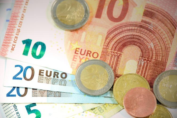 
Стали известны средние годовые зарплаты в разных странах Европы
