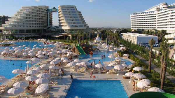 
Отельеры Турции разъяснили, как туристы будут оплачивать «налог на проживание»
