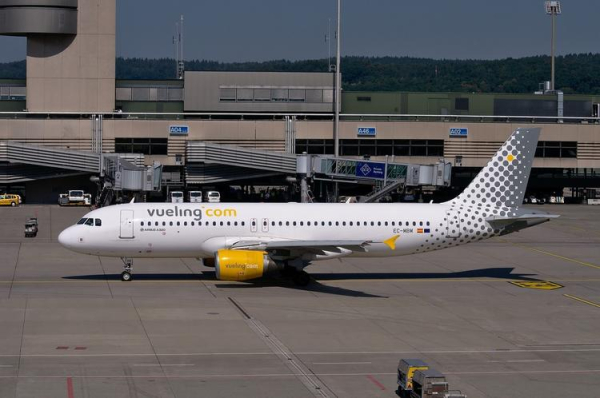 
Vueling оставила 50 пассажиров из-за внезапной болезни двух стюардесс
