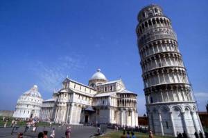 Пизанская башня в Италии перестала падать 