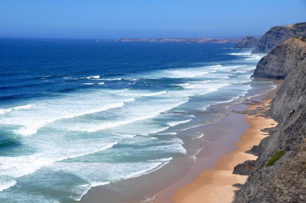 
В Португалии официально открылся купальный сезон с 658 пляжами
