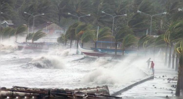 
Обрушившийся на Филиппины тайфун движется к Вьетнаму
