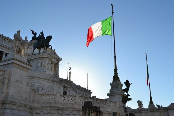 
Италия ужесточает меры по борьбе с COVID-19 и продлевает режим ЧП до весны 2022 год
