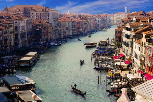 
С января 2023 года туристов заставят платить за посещение центра Венеции
