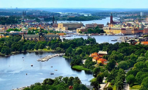 
Швеция присоединилась к Норвегии и Дании, отменив все ограничения, и открываясь для туристов
