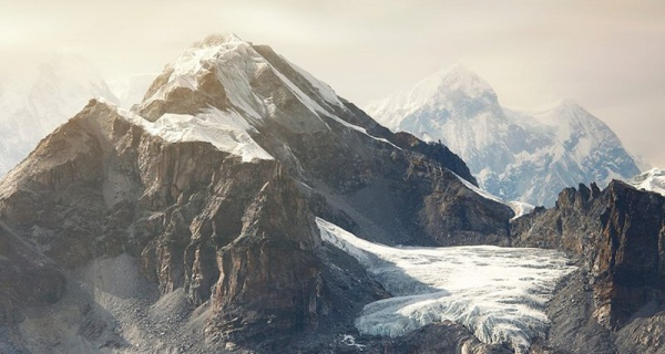 Почему на вершине Эвереста тает лед, когда вокруг страшный холод