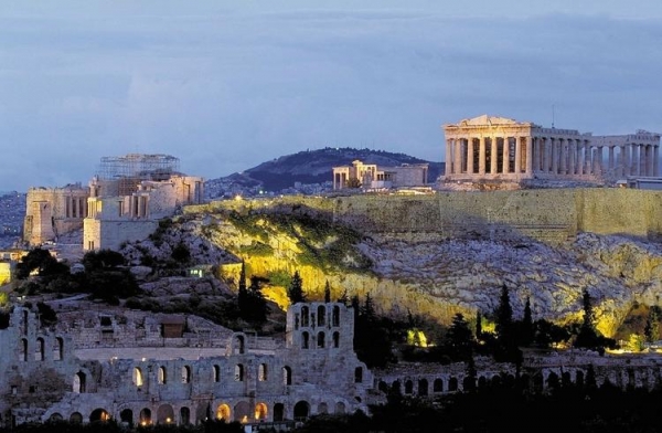 
Знаменитый Акрополь в Афинах накануне завалило снегом
