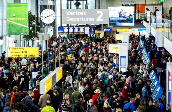 
Коллапс в аэропорту Амстердама: авиакомпании вынуждены отменять рейсы
