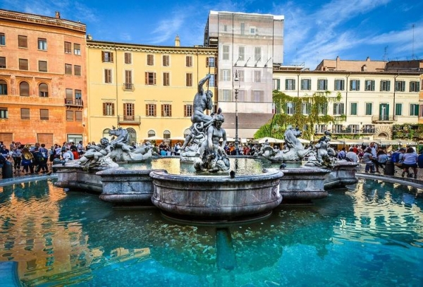 
В Риме американца оштрафовали на 450 евро за еду в неположенном месте
