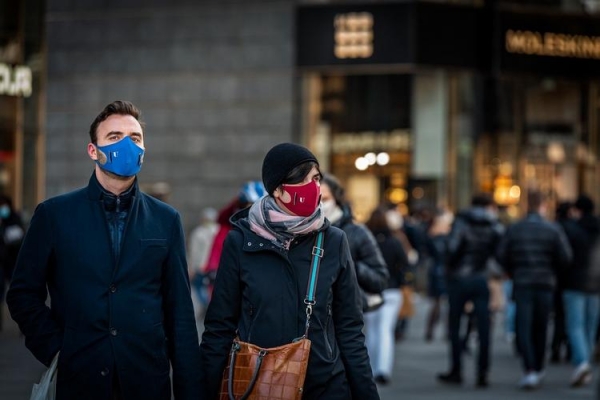 
На улицах Парижа маски вновь стали обязательными для всех
