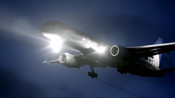 
Как отличить самолеты Boeing от Airbus по огням на крыльях?
