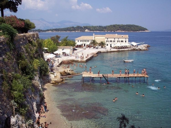 
Туристы в Греции узнали о положительном тесте на COVID-19 только через 4 дня
