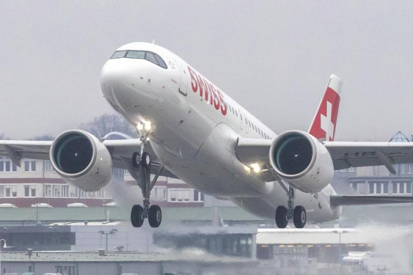 
Авиакомпания Swiss запишет посадку пассажиров в самолет на видеокамеры
