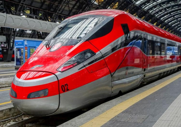 
В Испании открыли новые сверхскоростные железнодорожные маршруты
