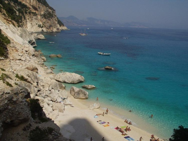 
Итальянские пляжи вводят ежедневные ограничения и плату за вход

