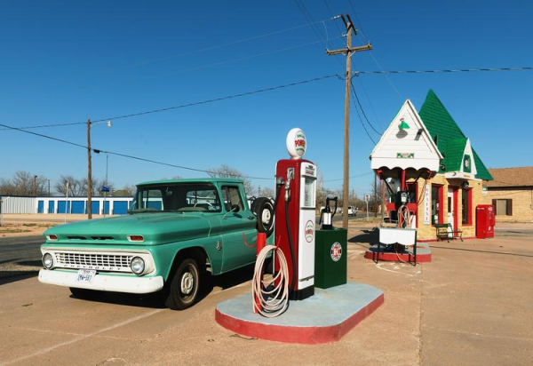 
В США перед зимними праздничными поездками упали цены на бензин
