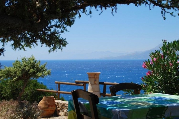 
На популярных островах Греции с 12 августа действует ночной комендантский час
