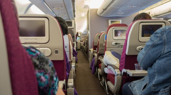 
Почему авиакомпании избавляются от откидывающихся сидений?
