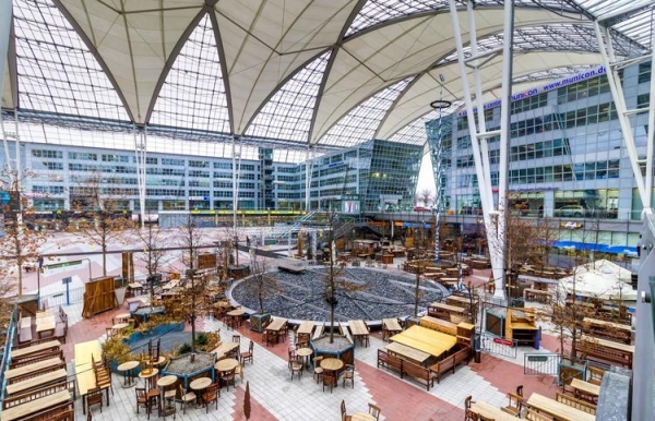 
В аэропорту Мюнхена открылся Центр скалолазания для пассажиров
