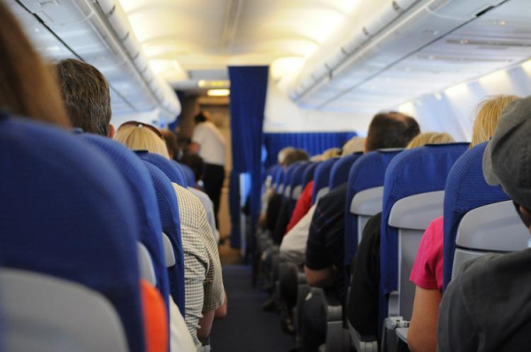 
Почему в самолете ни в коем случае нельзя спать на полу?
