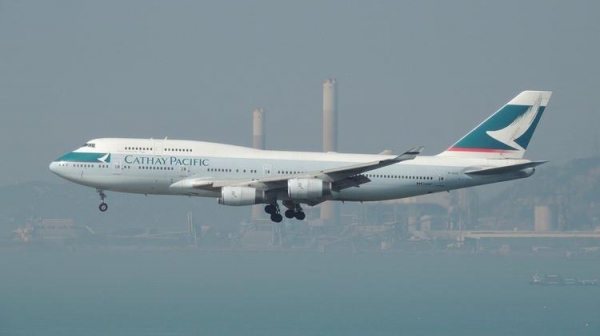 
Авиакомпания Cathay Pacific разрешила летать без маски пассажирам бизнес-класса
