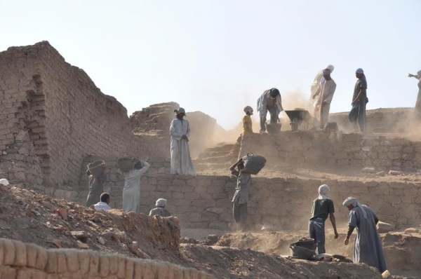 
Египетские археологи раскопали древний город недалеко от Луксора
