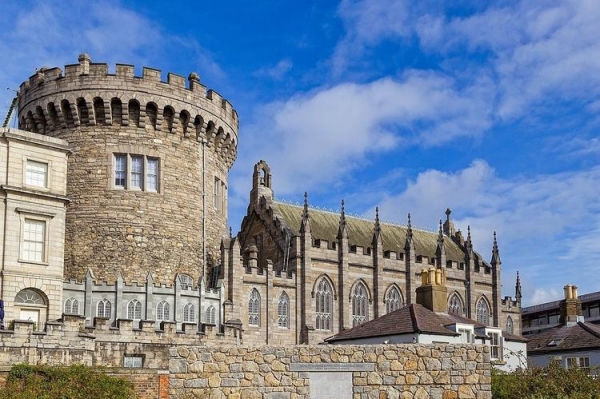 
Ирландия вводит обязательный карантин для туристов из 20 стран
