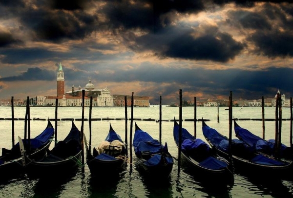 
Население Венеции требуют от властей отказаться от туристического «рабства»

