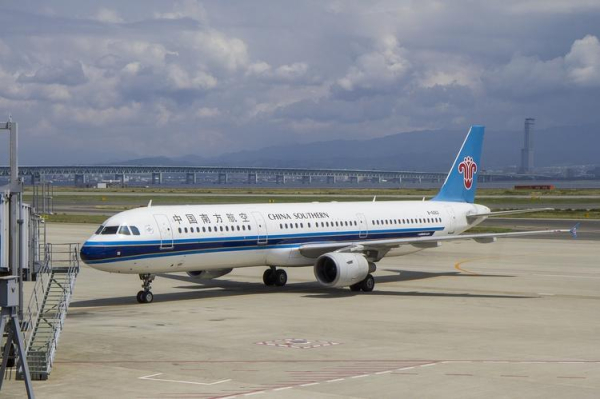 
Китайским авиалиниям хотят запретить летать над Россией на рейсах в Европу и США
