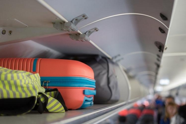 
В Италии запретили пользоваться багажными полками в самолетах. Куда теперь девать ручную кладь?
