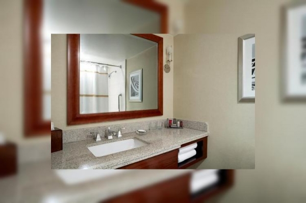 
Два быстрых способа, чтобы зеркало в ванной комнате в отеле не запотевало
