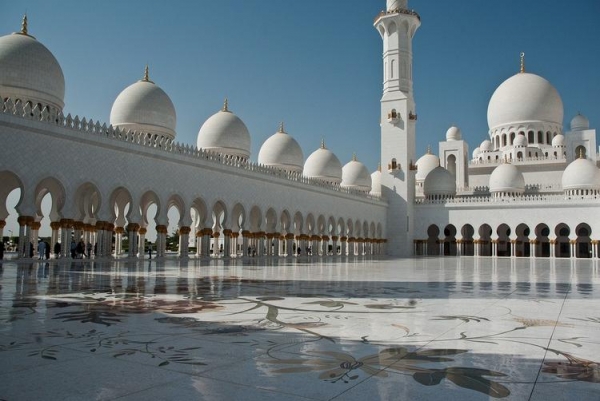 
Эмират Абу-Даби отменил ограничения для въезжающих путешественников

