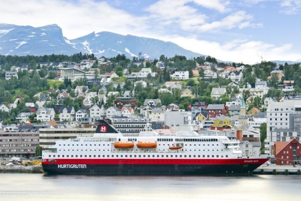 
Норвежская компания Hurtigruten запускает первый гибридный корабль за 100 млн евро
