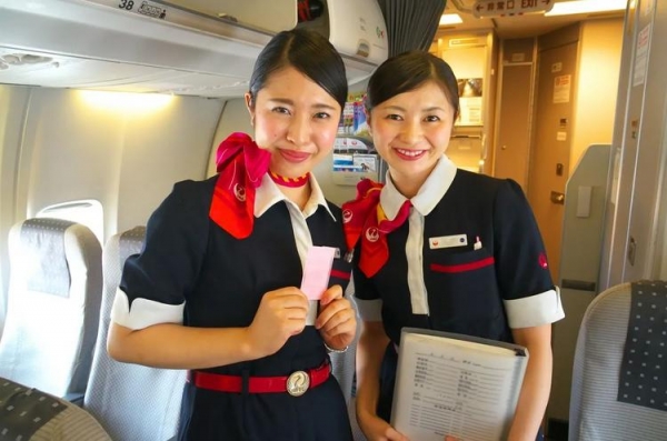 
Japan Airlines отказываются от традиционных приветствий на всех своих рейсах

