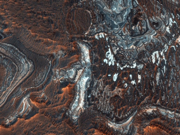 Потрясающая спутниковая фотография марсианских каньонов