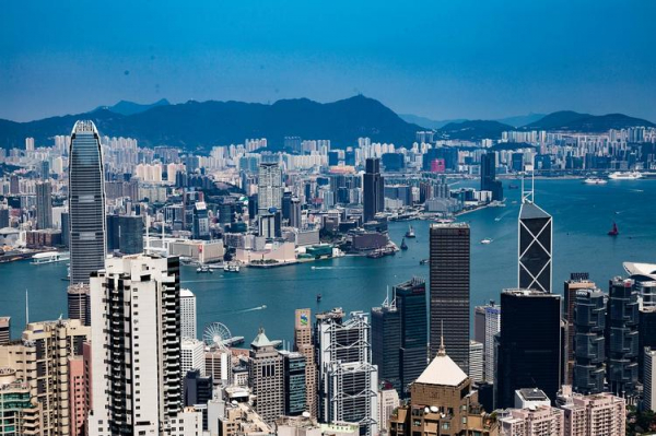 
Гонконг пообещал смягчить ограничения по COVID-19 для туристических групп

